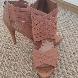 DONATED Pink (false) alligator texture heels